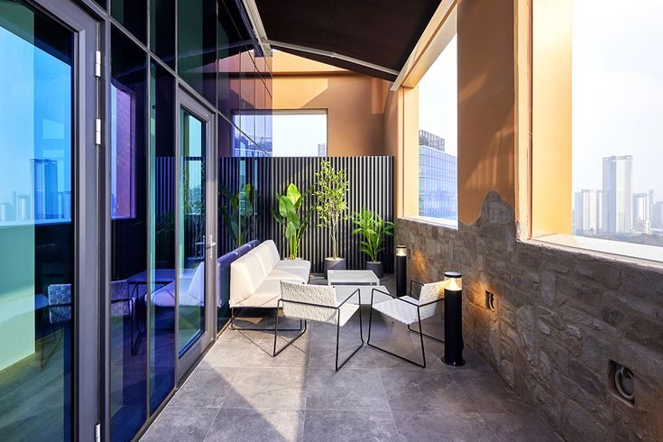 Guest lounge inspired by airport lounges